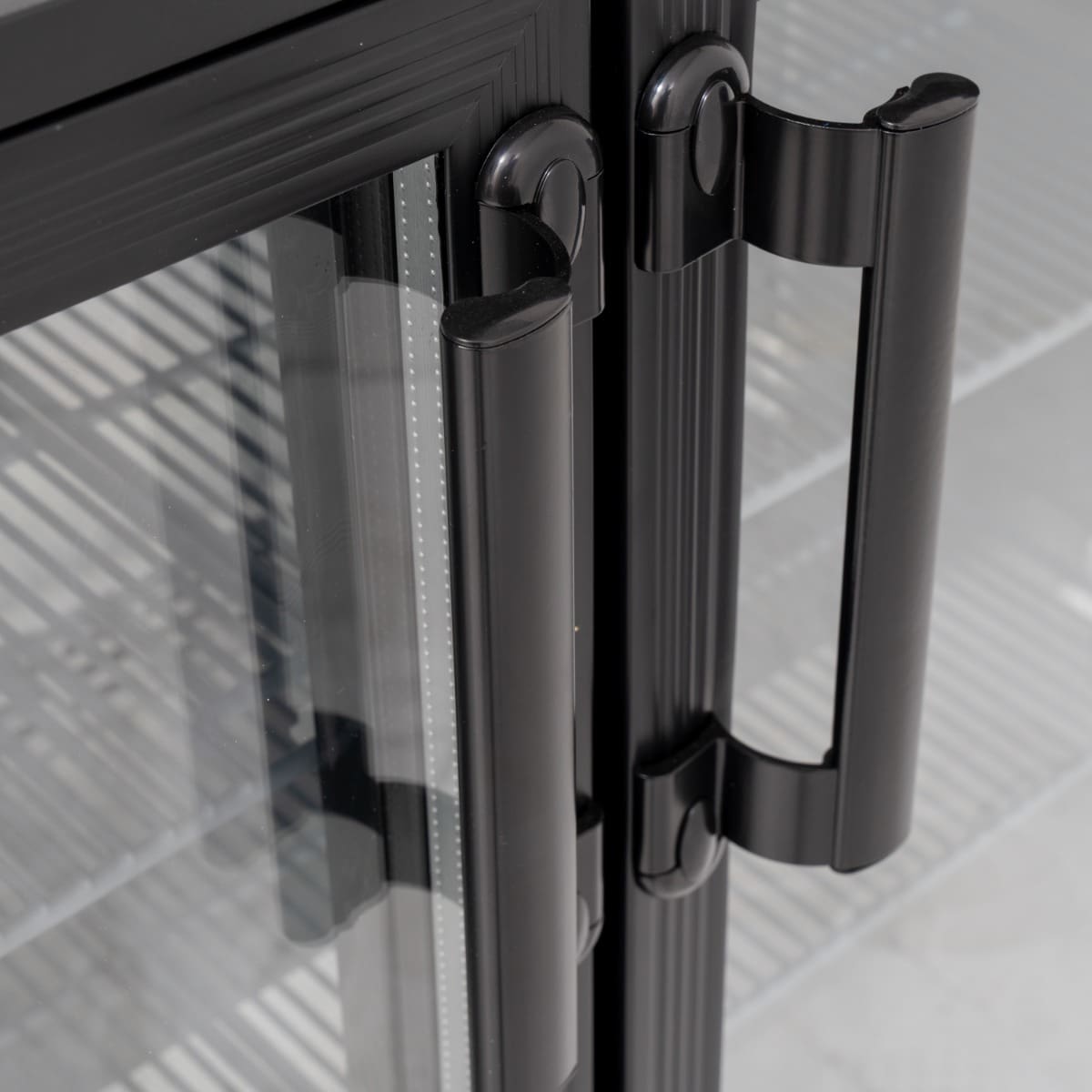 KOLDBOX Triple Hinged Glass Door Bottle Cooler - Image 4